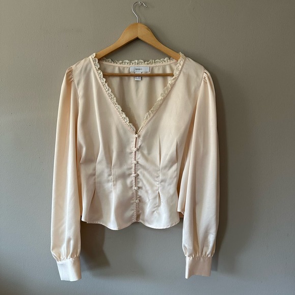 Forever 21 V Neck Puff Sleeve Silky Top Size 2X - Picture 2 of 8